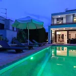 Pentanemi Luxury וילה
