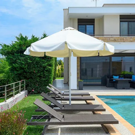 Pentanemi Luxury Hanioti