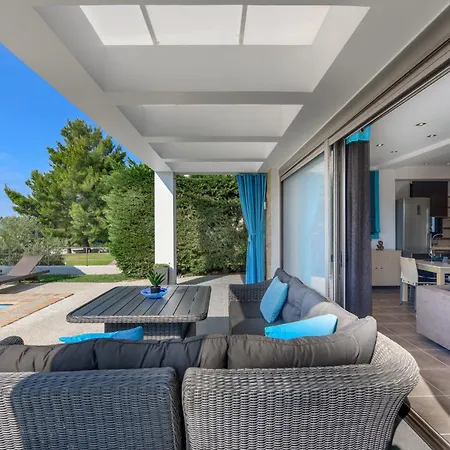 Pentanemi Luxury Βίλα