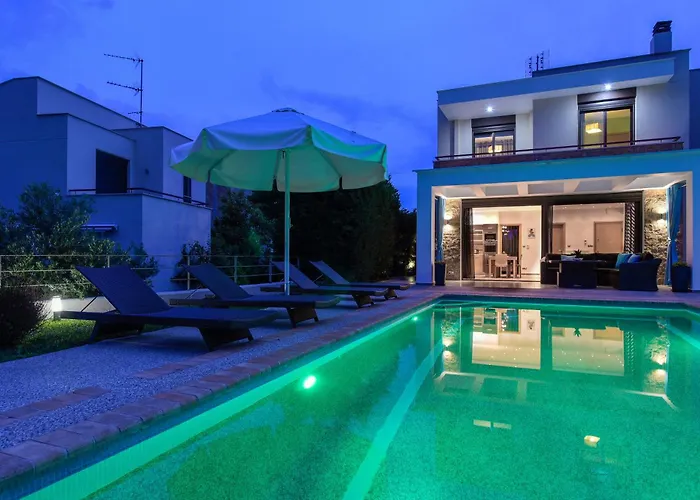 Pentanemi Luxury Βίλα