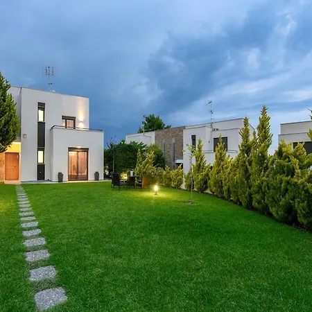 Pentanemi Luxury Villa *