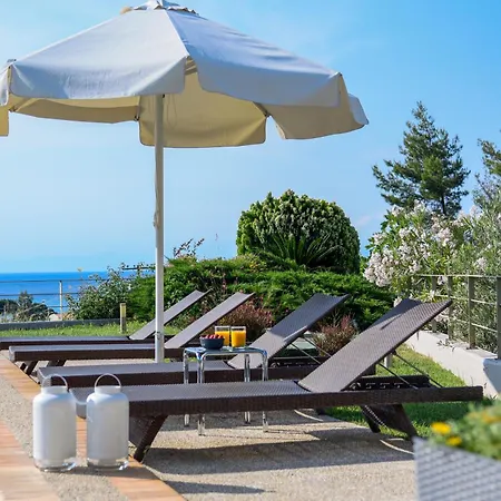 Villa Pentanemi Luxury Hanioti