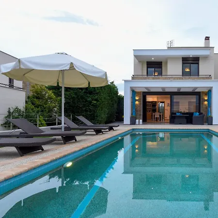 Pentanemi Luxury Villa *