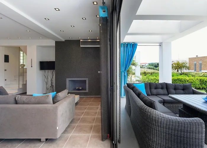 Pentanemi Luxury Vila Chanioti