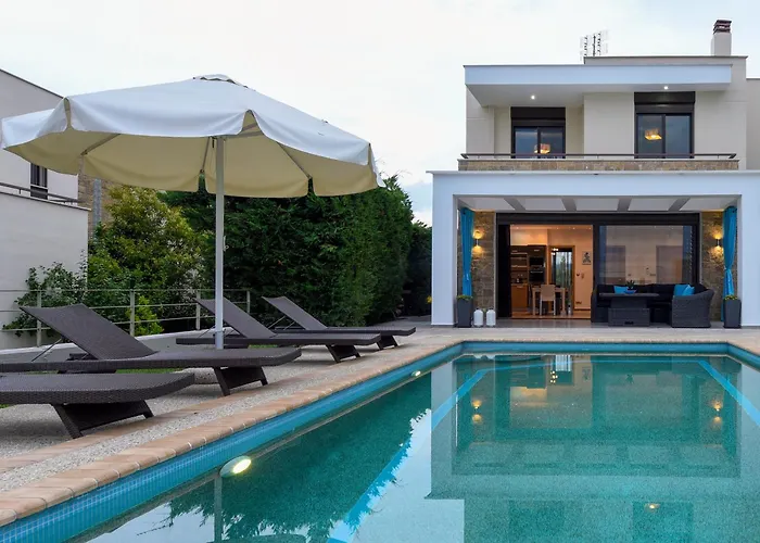 Pentanemi Luxury Vila *