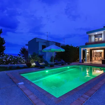 Pentanemi Luxury חניוטי