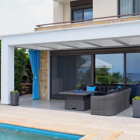 Pentanemi Luxury * Chaniotis